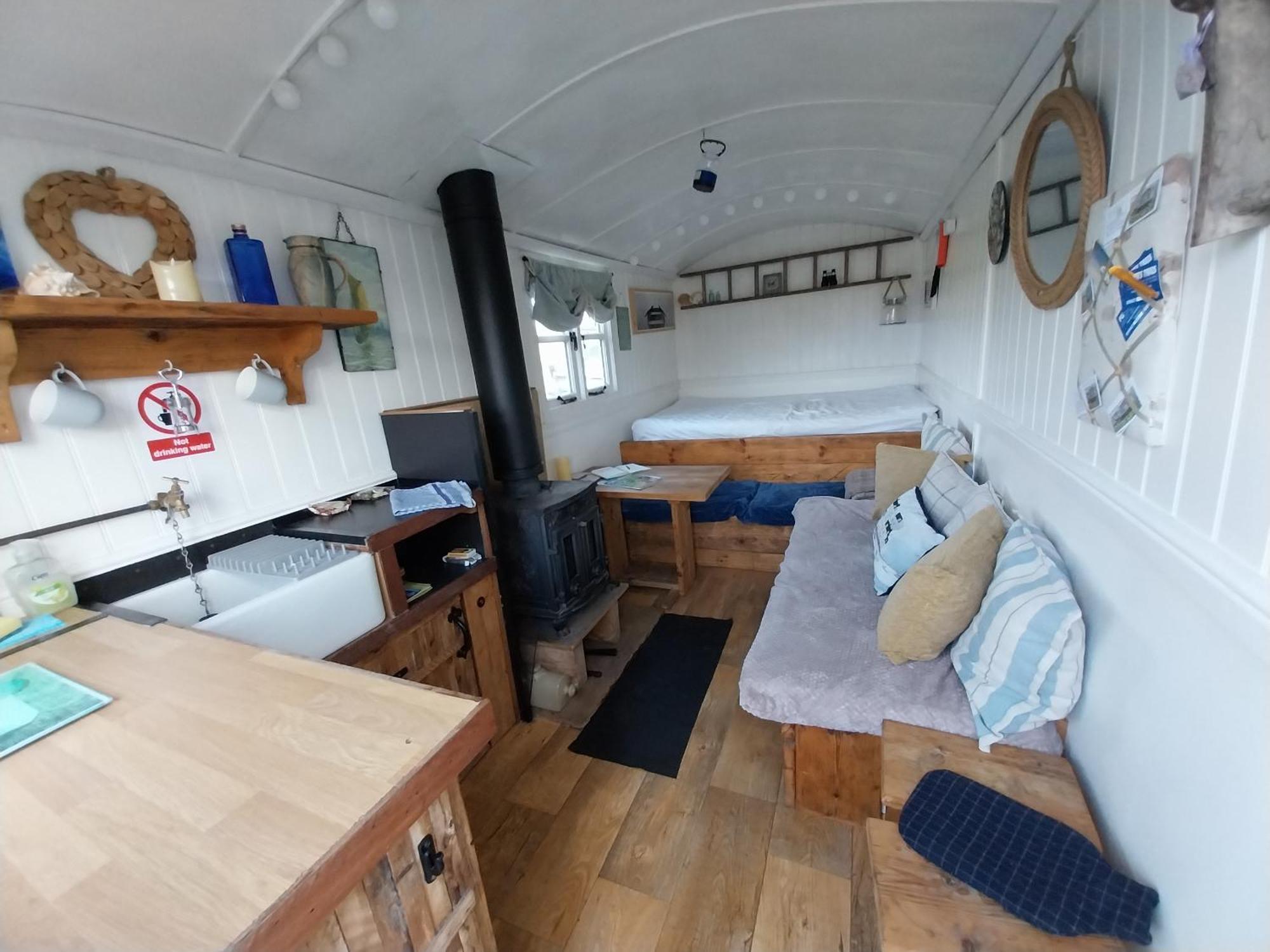 Meadowbeck - Shepherd Huts Fylingdales Экстерьер фото