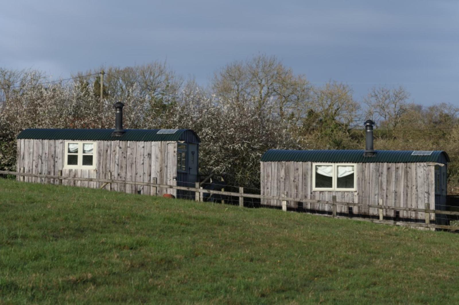 Meadowbeck - Shepherd Huts Fylingdales Экстерьер фото