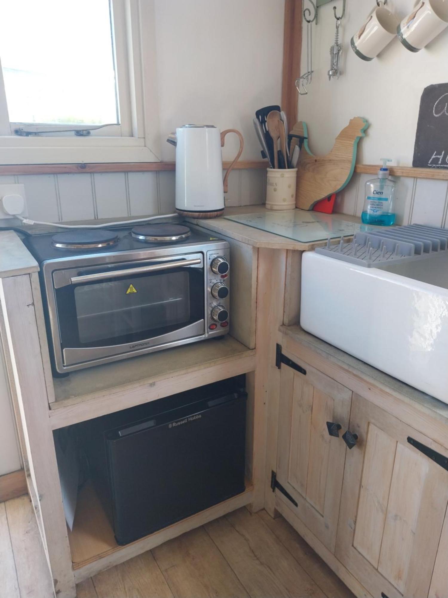 Meadowbeck - Shepherd Huts Fylingdales Экстерьер фото