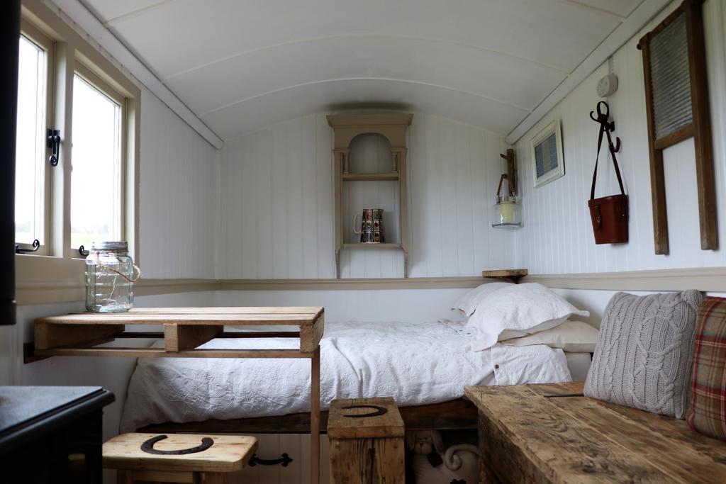 Meadowbeck - Shepherd Huts Fylingdales Экстерьер фото