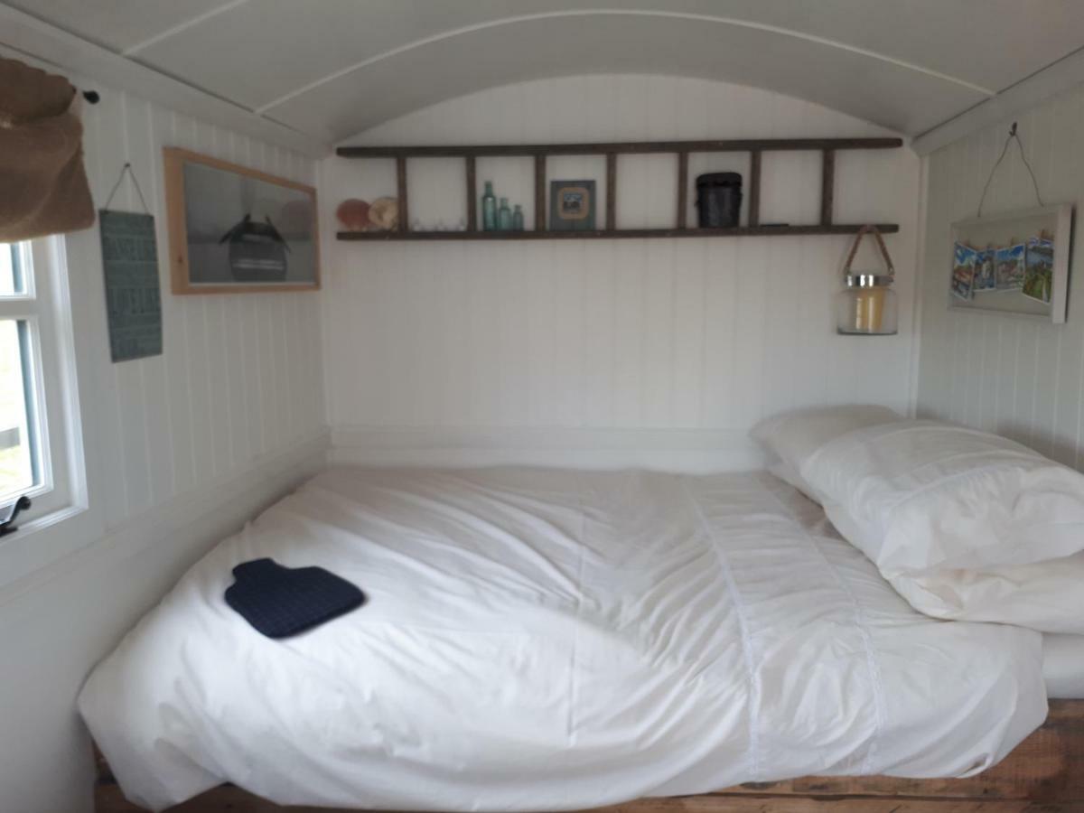 Meadowbeck - Shepherd Huts Fylingdales Экстерьер фото